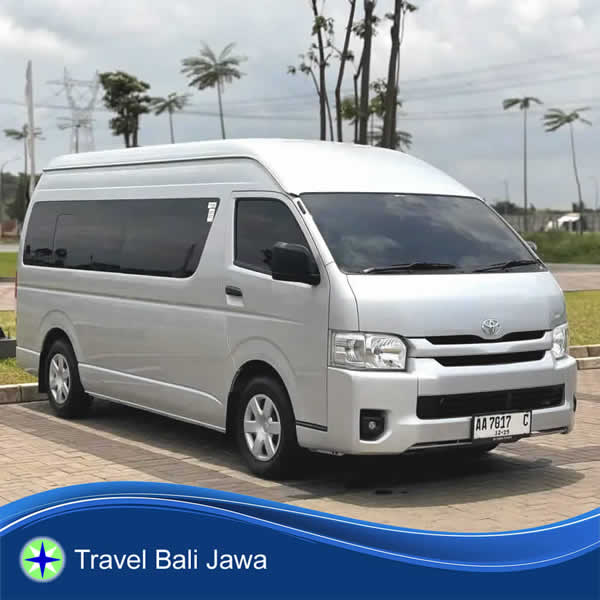 Toyota Hiace Travel Jakarta Blitar Jawa Timur.