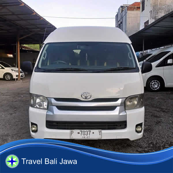 Tampak Depan Toyota Hiace Carter Mobil Jakarta Blitar Jawa Timur.